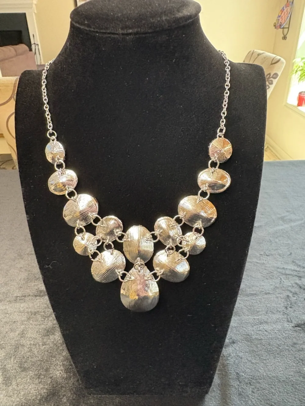 Lola Rose London 1920s Style Necklace - Picture 3 of 12